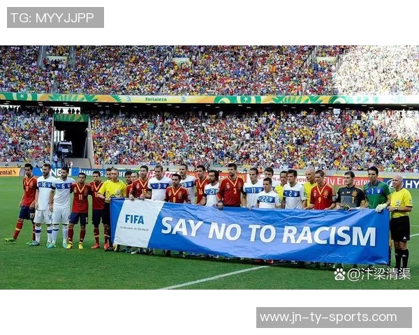 卡普卡带领高低级别足球激战全场技艺展现球场风采 卡普卡带领高低级别足球激战全场技艺展现球场风采