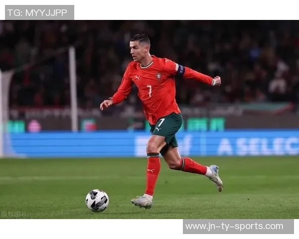 球星纷纷表达对C罗足球风格的喜爱与敬佩,究竟是谁深受其影响 球星纷纷表达对C罗足球风格的喜爱与敬佩,究竟是谁深受其影响