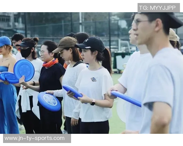 足球巨星潮流小玩具掀起收藏热潮引领年轻人时尚新风尚