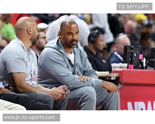 现役美职联球星引领潮流 聚焦赛场内外的卓越表现与影响力 现役美职联球星引领潮流 聚焦赛场内外的卓越表现与影响力